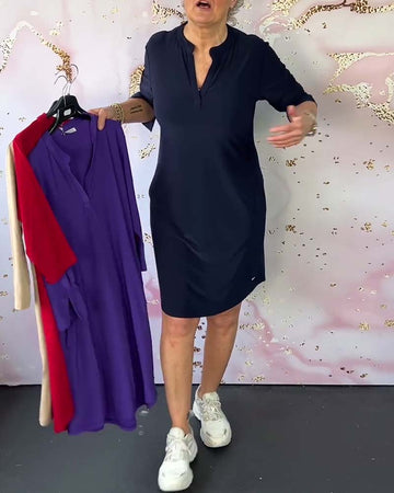 Laurynn | Jurk in effen kleur met V-hals in de kleur Marineblauw voor dames in Formal stijl ideaal voor de lente.