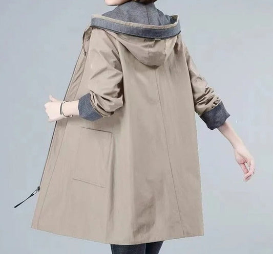 Leanne | Casual overjas met capuchon in de kleur Khaki voor dames in Casual stijl ideaal voor de herfst.