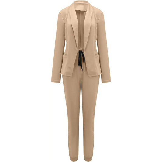 Slim-fit blazer en broek set, uitgevoerd in een trendy effen kleur voor een stijlvolle en verfijnde look. Gemaakt van hoogwaardige materialen voor comfort, duurzaamheid en een moderne uitstraling. Maattabel beschikbaar voor de perfecte pasvorm.