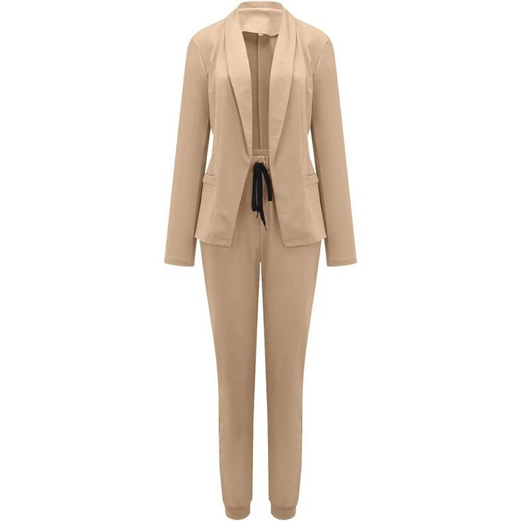 Slim-fit blazer en broek set, uitgevoerd in een trendy effen kleur voor een stijlvolle en verfijnde look. Gemaakt van hoogwaardige materialen voor comfort, duurzaamheid en een moderne uitstraling. Maattabel beschikbaar voor de perfecte pasvorm.