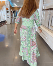 Leuke V-hals Jurk met print en A-lijn in de kleur Blauw voor dames in stijl ideaal voor de lente.