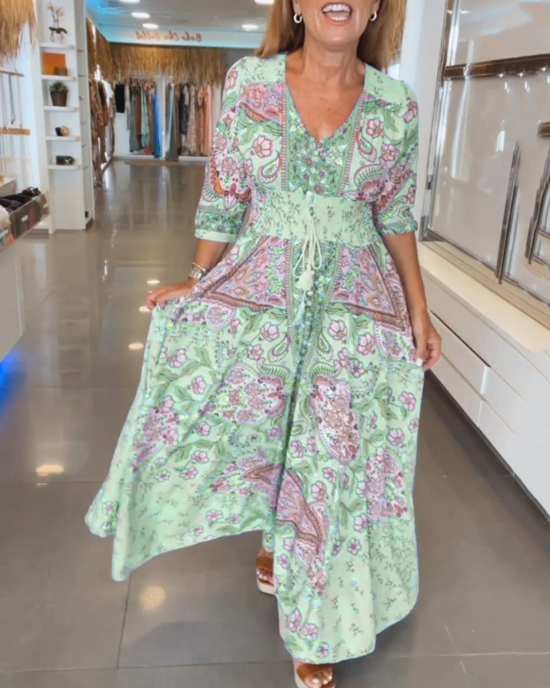 Leuke V-hals Jurk met print en A-lijn in de kleur Groen voor dames in stijl ideaal voor de lente.