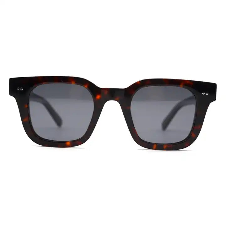 Lex | Zonnebril met donkere glazen in de kleur Lava voor heren in stijl ideaal voor de lente.