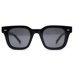 Lex | Zonnebril met donkere glazen in de kleur Zwart voor heren in stijl ideaal voor de lente.