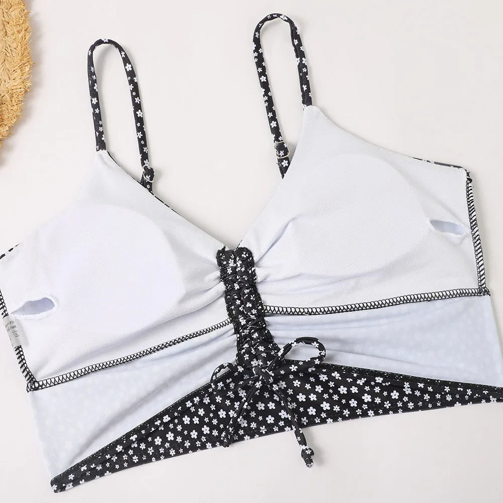 Lia | Schattige & trendy bloemen bikini in de kleur Groen voor dames in Beach stijl ideaal voor de zomer.