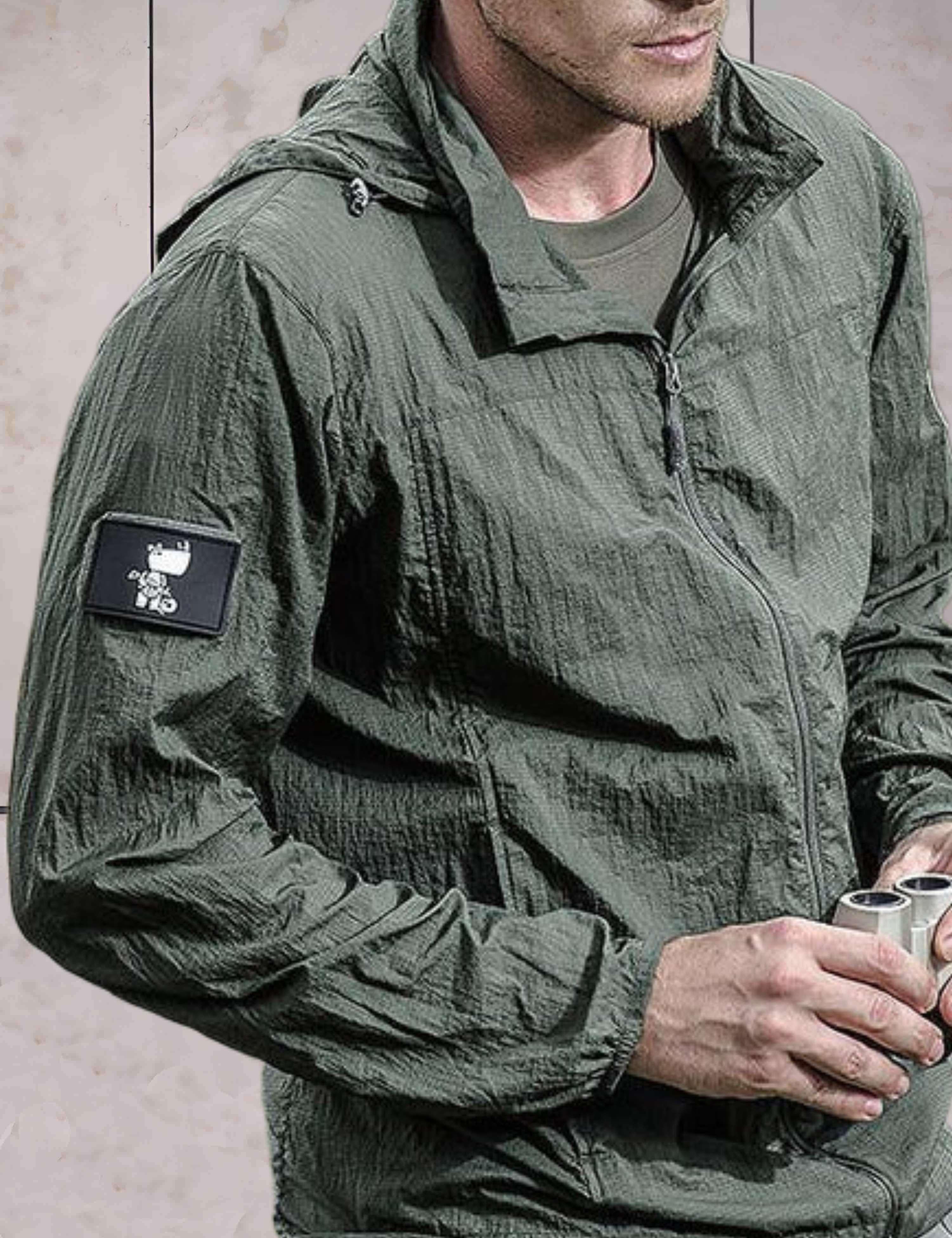 Liam | Lichtgewicht waterdicht jack met capuchon en ritssluiting in de kleur Khaki voor heren in Outdoor stijl ideaal voor de herfst.