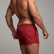 Liam Swim Trunks | Upgrade je zomerstijl met onze must-have zwembroek in de kleur Zwart voor heren in Beach stijl ideaal voor de zomer.