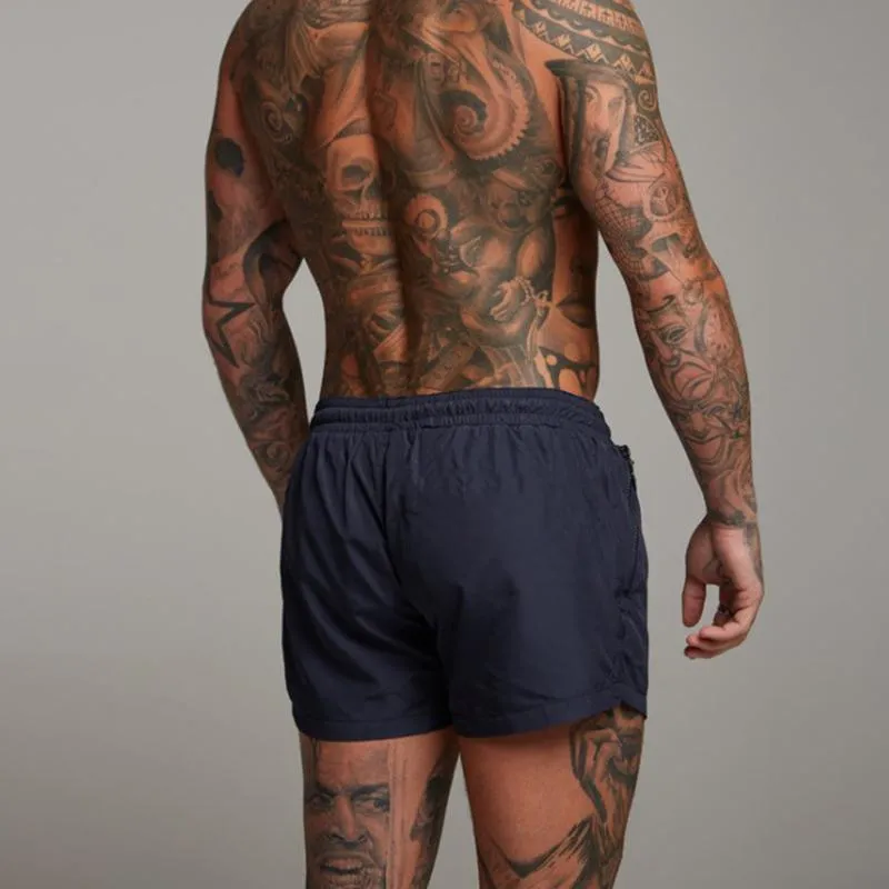 Liam Swim Trunks | Upgrade je zomerstijl met onze must-have zwembroek in de kleur Zwart voor heren in Beach stijl ideaal voor de zomer.