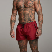 Liam Swim Trunks | Upgrade je zomerstijl met onze must-have zwembroek in de kleur Wijnrood voor heren in Beach stijl ideaal voor de zomer.