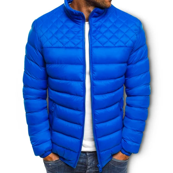 Lichte donsjas met ruiten op de schouders in de kleur Koningsblauw voor heren in Outdoor stijl ideaal voor de winter