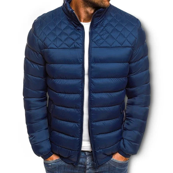Lichte donsjas met ruiten op de schouders in de kleur Marineblauw voor heren in Outdoor stijl ideaal voor de winter