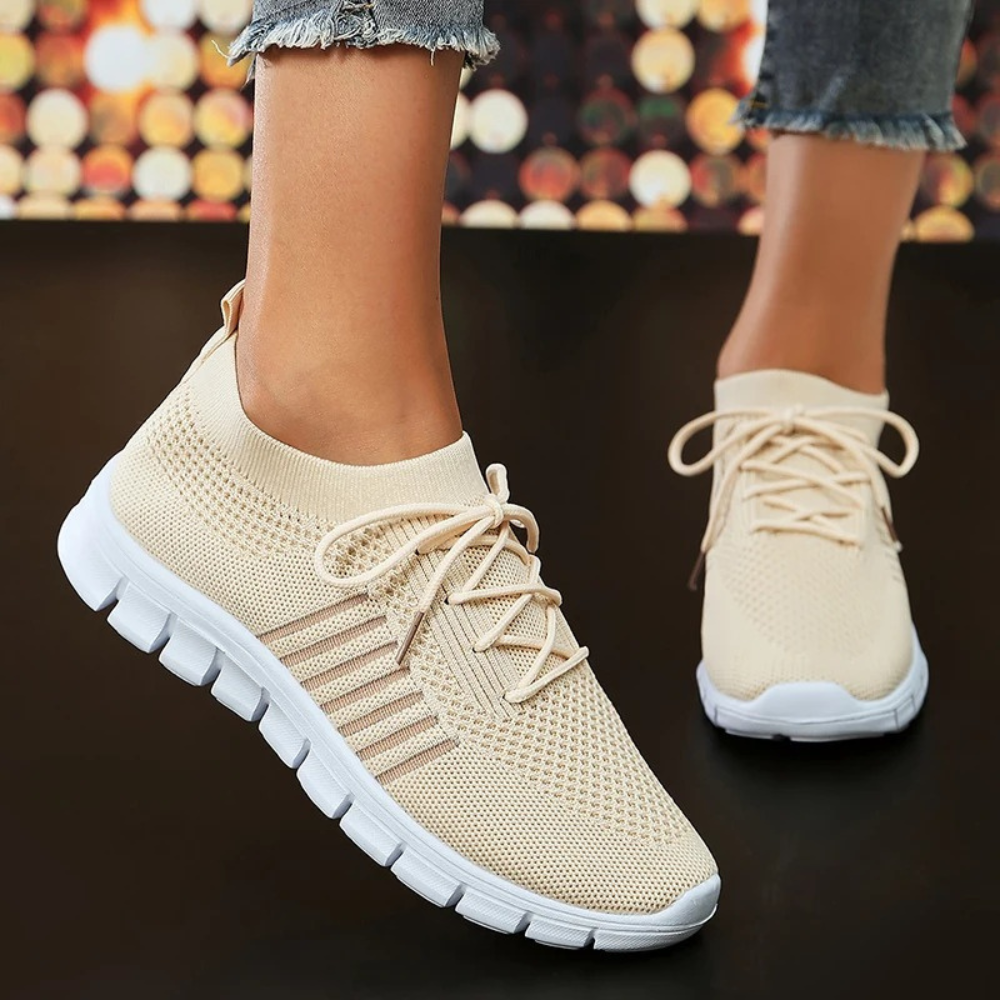Lichtgewicht ademende orthopedische hardloopschoenen in de kleur Beige voor dames in stijl geschikt voor alle seizoenen.