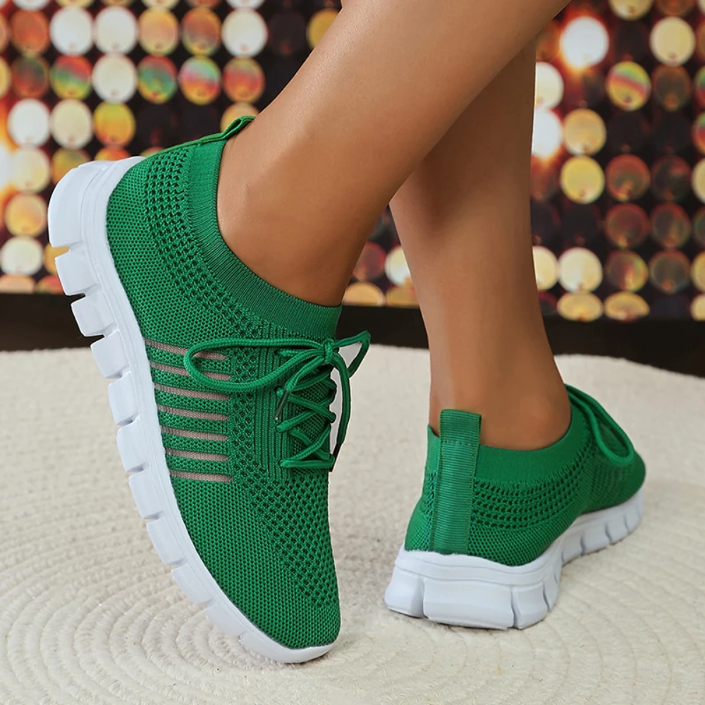 Lichtgewicht ademende orthopedische hardloopschoenen in de kleur Zwart voor dames in stijl geschikt voor alle seizoenen.