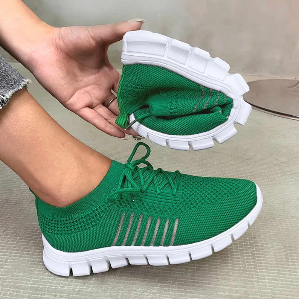 Lichtgewicht ademende orthopedische hardloopschoenen in de kleur Groen voor dames in stijl geschikt voor alle seizoenen.