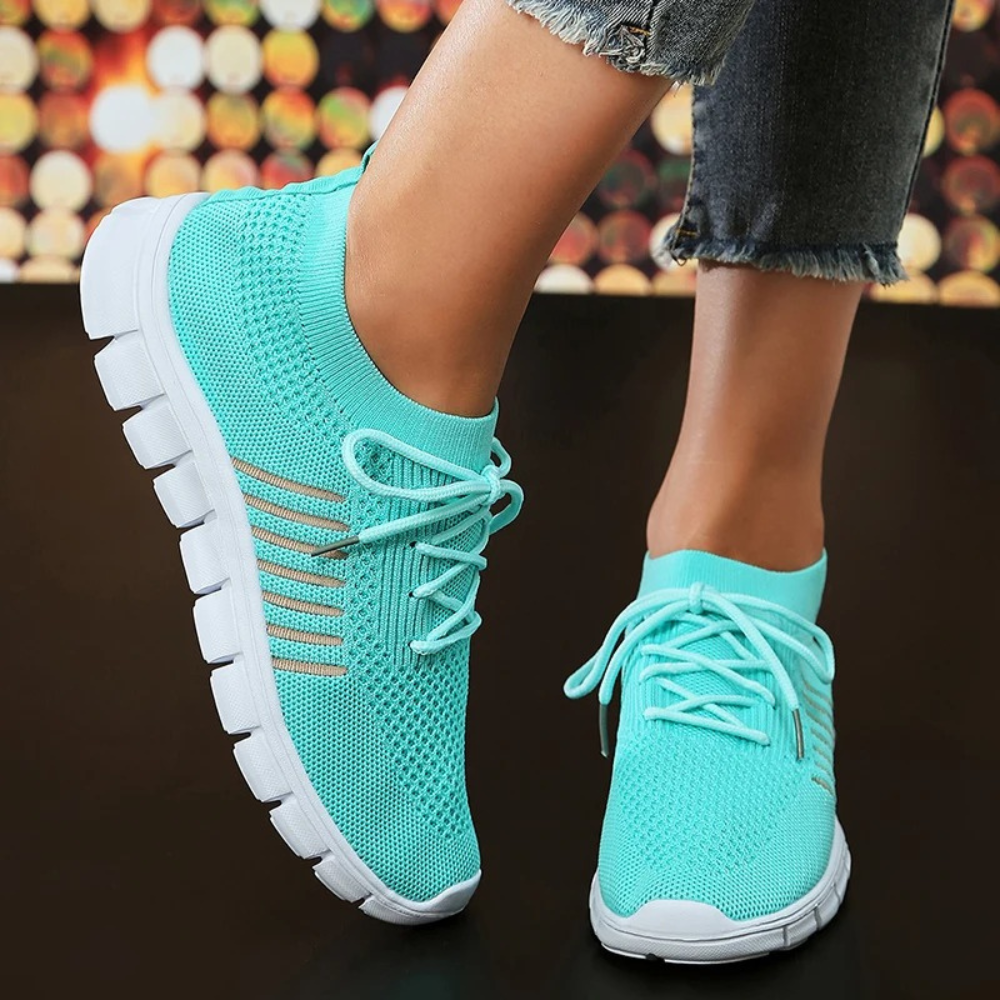 Lichtgewicht ademende orthopedische hardloopschoenen in de kleur Turquoise voor dames in stijl geschikt voor alle seizoenen.