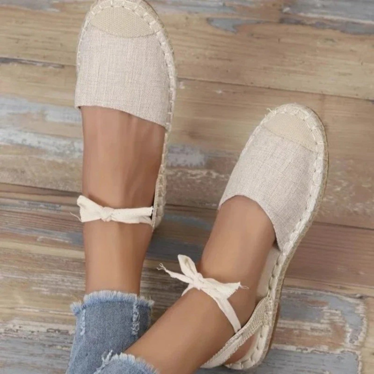 Lieke | Canvas espadrilles met enkelbandje in de kleur Bruin voor dames in Beach stijl ideaal voor de zomer.