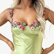 Lila | Zijden Slipjurk in de kleur Groen voor dames in stijl ideaal voor de lente.