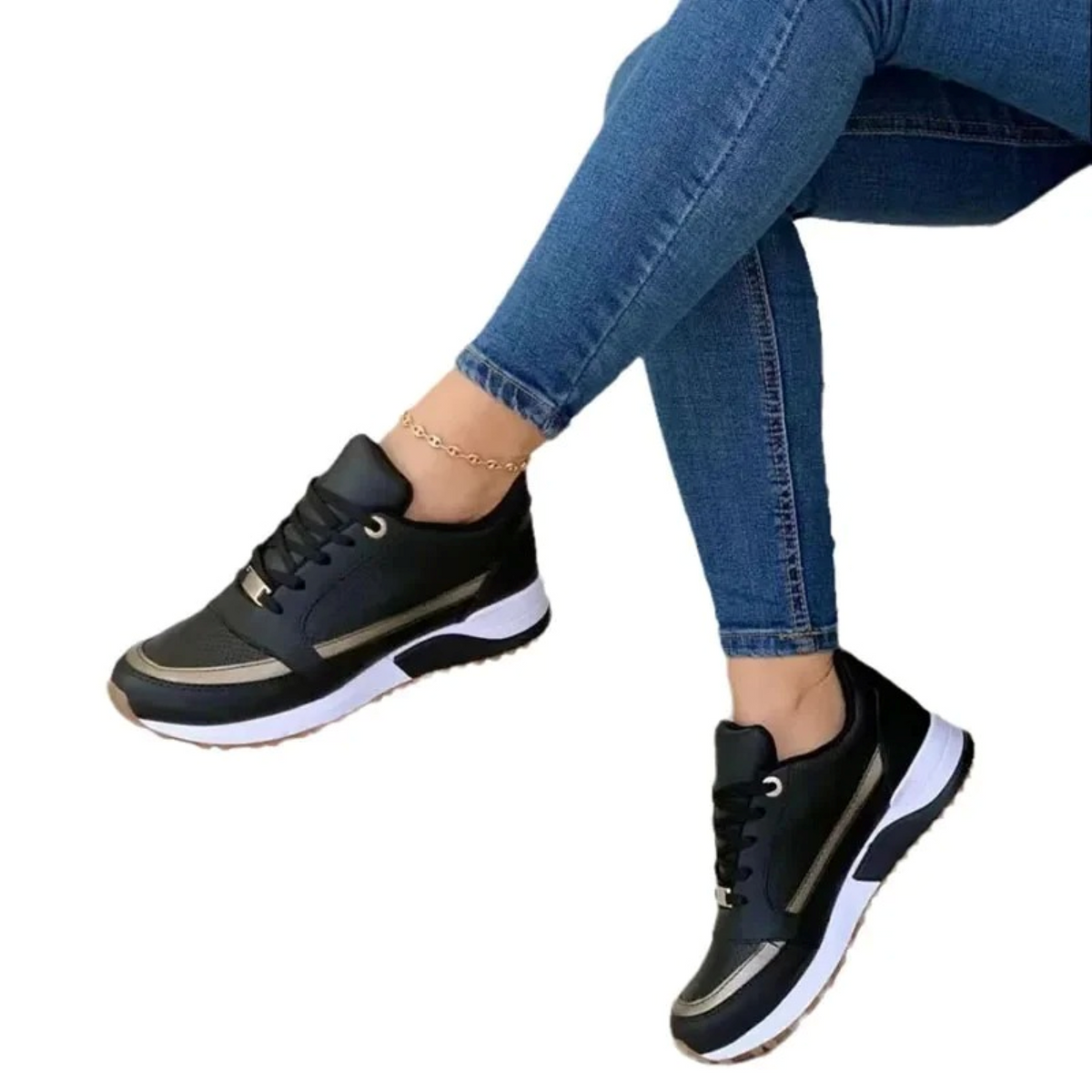 Liv | Sportieve leren damesschoenen met zachte witte zool in de kleur Blauw voor dames in Lounge stijl geschikt voor alle seizoenen.