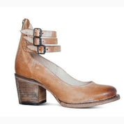 Loeki | Comfortabele en stijlvolle hakken in de kleur Bruin voor dames in stijl ideaal voor de herfst.