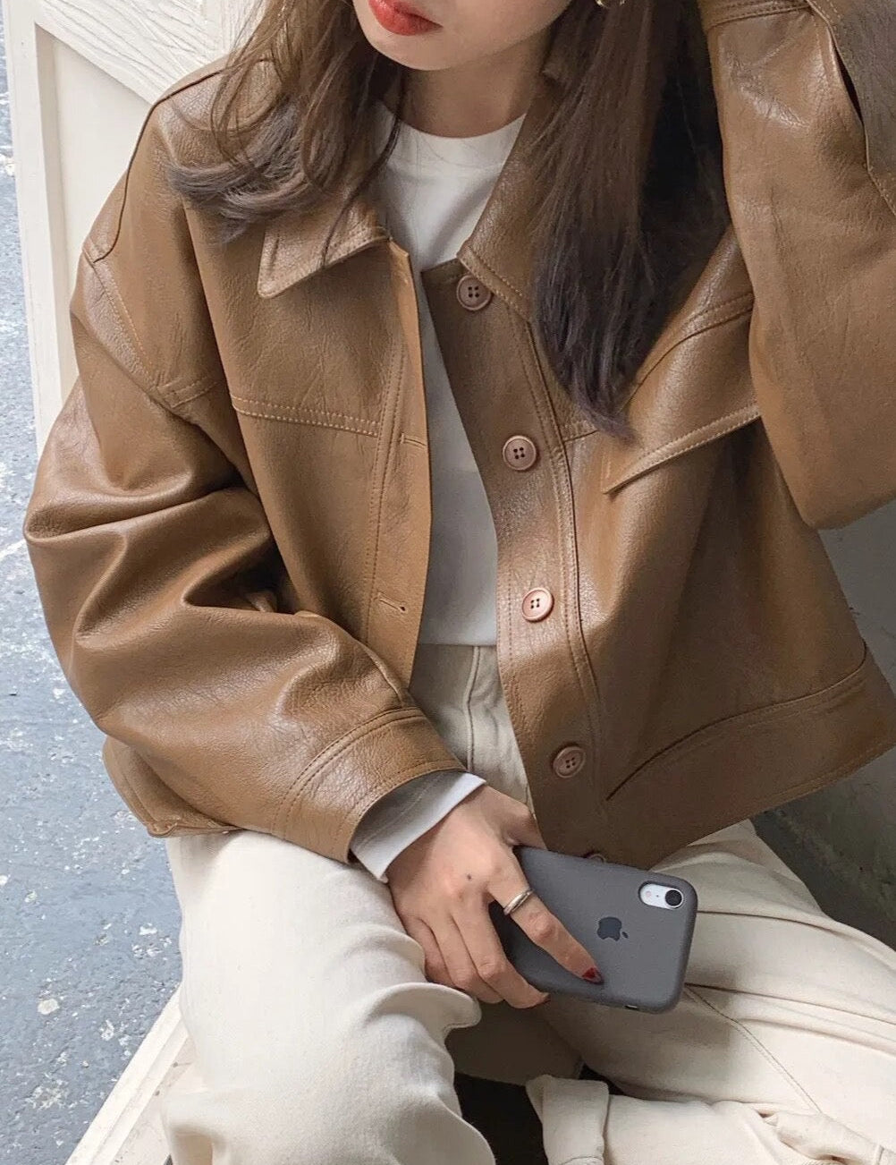 Loïs | Klassiek lereen damesjack met knopen in de kleur Bruin voor dames in Heritage stijl ideaal voor de herfst.