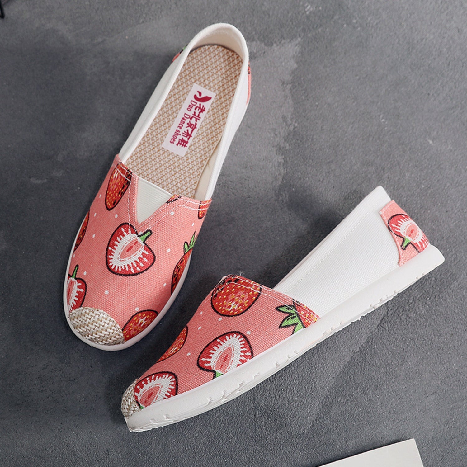 Loïs | Platte canvas espadrilles met boheemse print in de kleur Wit/Roze voor dames in Beach stijl ideaal voor de zomer.