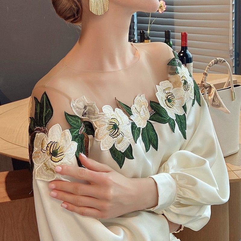 Lorenza- Bloemenpatroon Blouse in de kleur Crème voor dames in Formal stijl ideaal voor de lente.