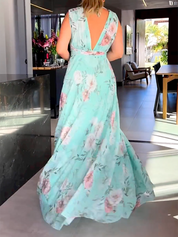 Lotte | Jurk met elegante V-halslijn in de kleur Groen voor dames in stijl ideaal voor de lente.