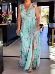 Lotte | Jurk met elegante V-halslijn in de kleur Groen voor dames in stijl ideaal voor de lente.