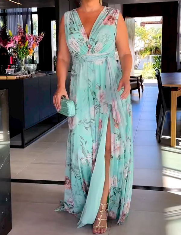 Lotte | Jurk met elegante V-halslijn in de kleur Groen voor dames in stijl ideaal voor de lente.