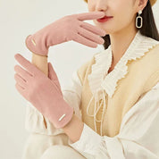 Lotte | Klassieke & veelzijdige suède handschoenen in de kleur Khaki voor dames in Heritage stijl ideaal voor de winter