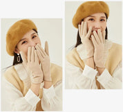 Lotte | Klassieke & veelzijdige suède handschoenen in de kleur Khaki voor dames in Heritage stijl ideaal voor de winter