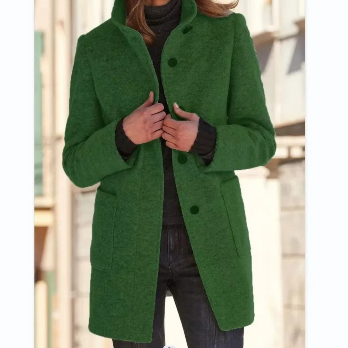 Lotte | Winddichte damesmantel met opstaande kraag in de kleur Donkergroen voor dames in Outdoor stijl ideaal voor de herfst.