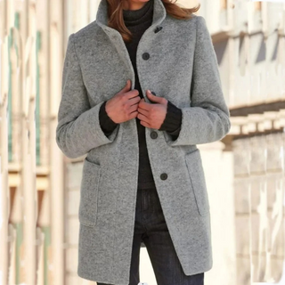 Lotte | Winddichte damesmantel met opstaande kraag in de kleur Grijs voor dames in Outdoor stijl ideaal voor de herfst.