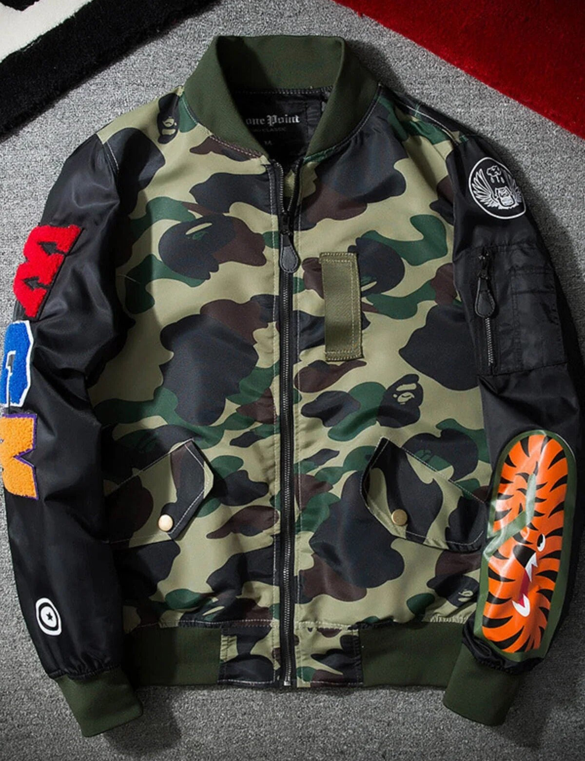 Luca | Slanke militaire bomberjas in de kleur Groen voor heren in Streetwear stijl ideaal voor de herfst.