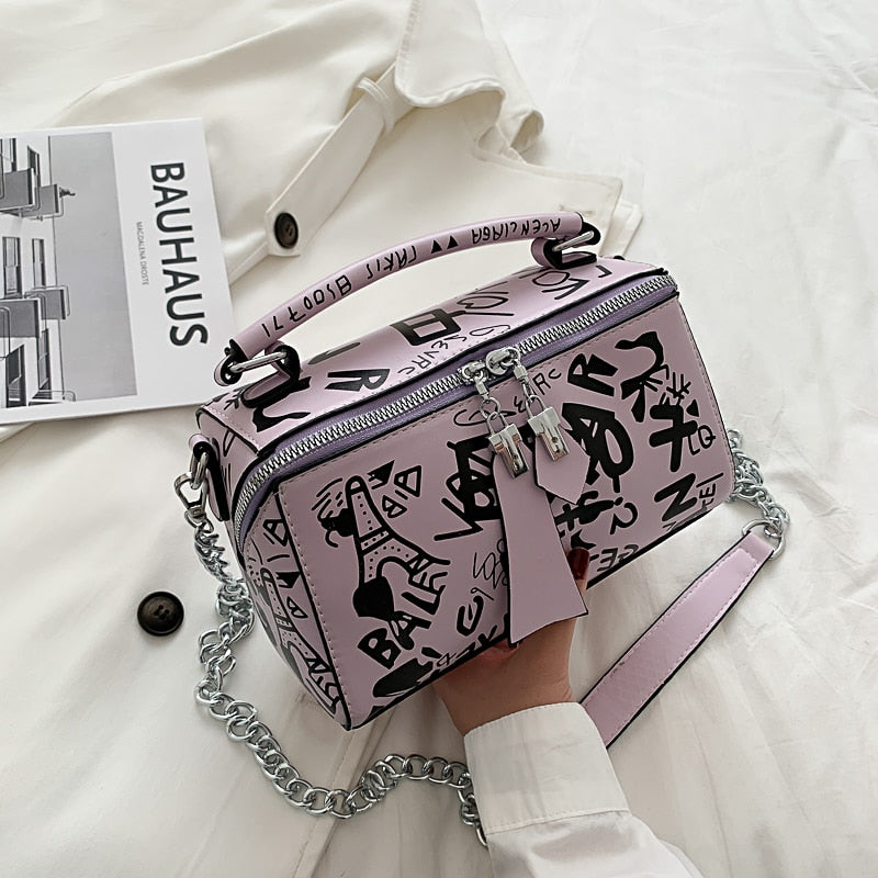 Lucy Handbag | Uniek design in de kleur Zwart voor dames in stijl geschikt voor alle seizoenen.
