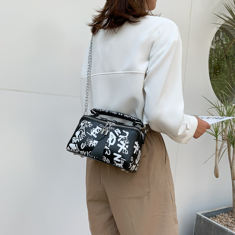 Lucy Handbag | Uniek design in de kleur Zwart voor dames in stijl geschikt voor alle seizoenen.