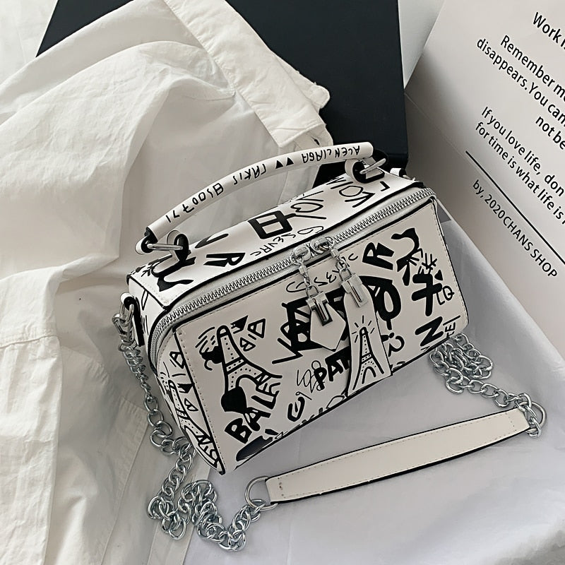 Lucy Handbag | Uniek design in de kleur Zwart voor dames in stijl geschikt voor alle seizoenen.