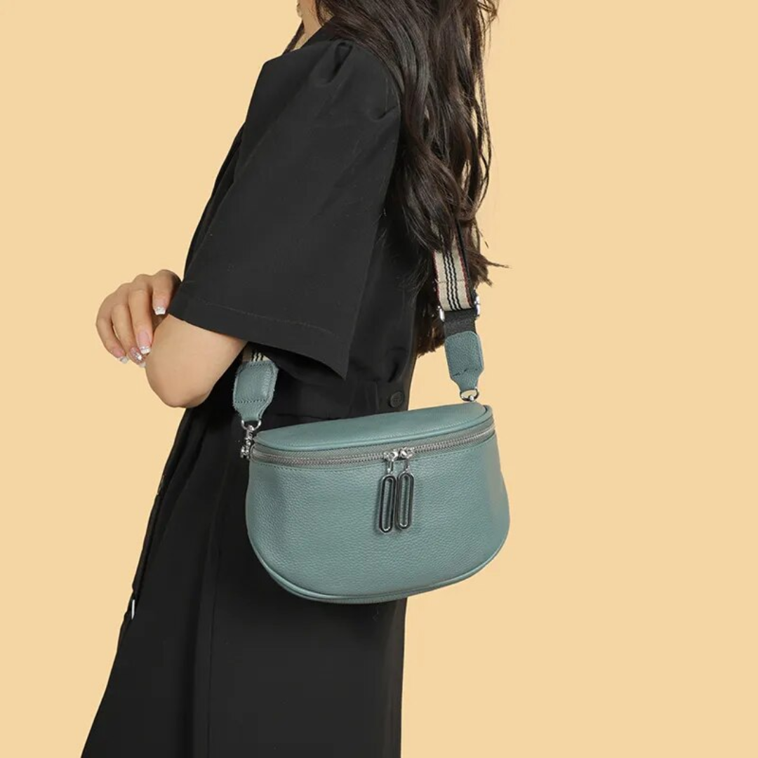 Lucy Leren Zadeltas | Schattig en trendy in de kleur Blauw voor dames in stijl geschikt voor alle seizoenen.