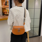 Lucy Leren Zadeltas | Schattig en trendy in de kleur Oranje voor dames in stijl geschikt voor alle seizoenen.