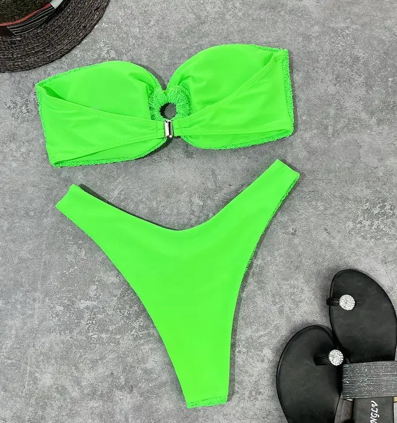 Luna | Trendy & sexy strapless bikini in de kleur Zwart voor dames in Beach stijl ideaal voor de zomer.