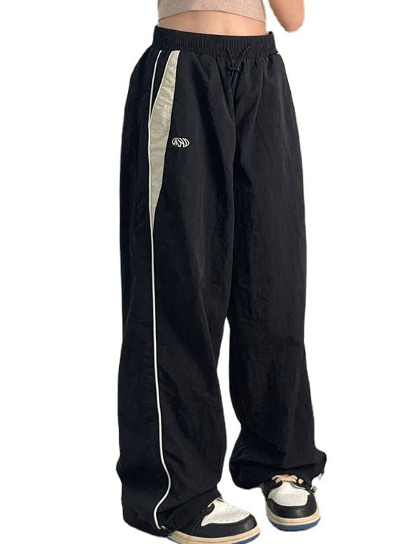 Lune | Retro wijde broek met trekkoord in de kleur Bruin voor dames in stijl ideaal voor de herfst.