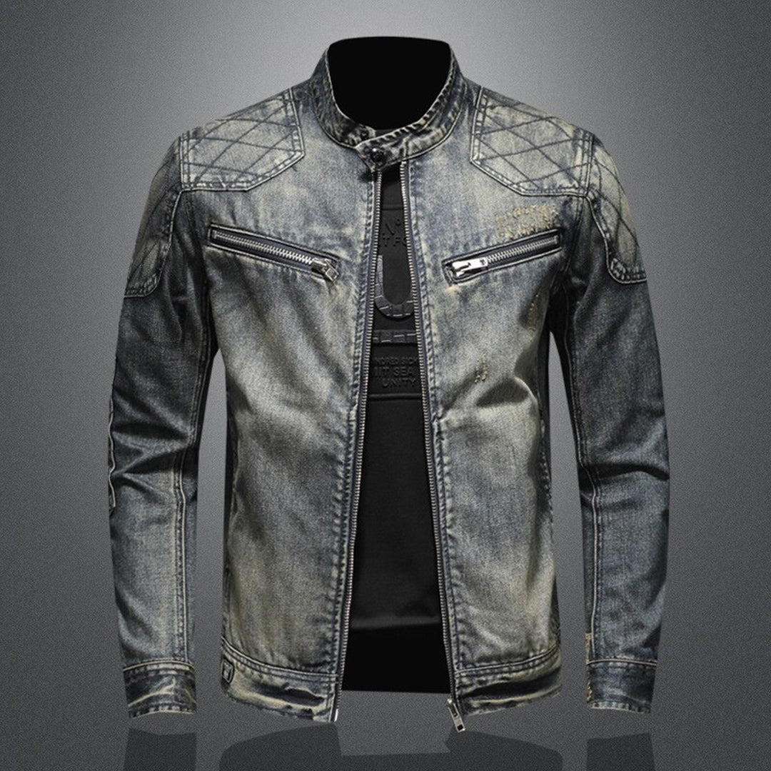 Stoere en veelzijdige spijkerjas voor heren. Tijdloos design, hoogwaardige denim en comfortabele pasvorm voor optimale bewegingsvrijheid. Perfect voor diverse outfits en gelegenheden.
