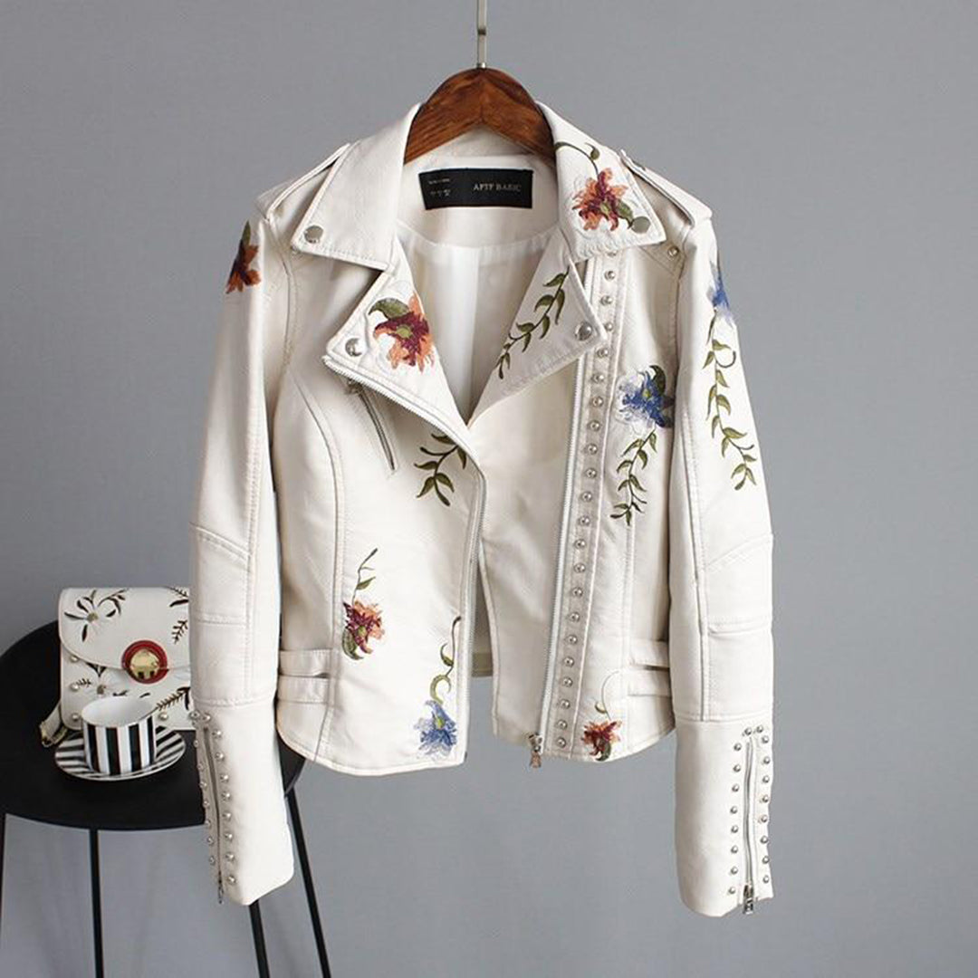 Maartje | Vrouwenjack met bloemen in de kleur Beige voor dames in stijl geschikt voor alle seizoenen.