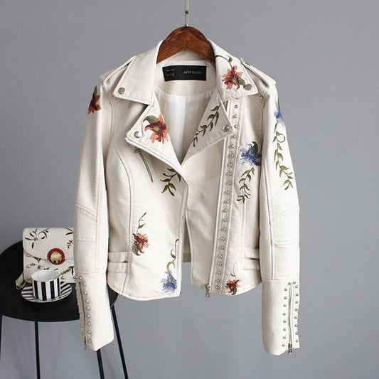 Maartje | Vrouwenjack met bloemen in de kleur Beige voor dames in stijl geschikt voor alle seizoenen.