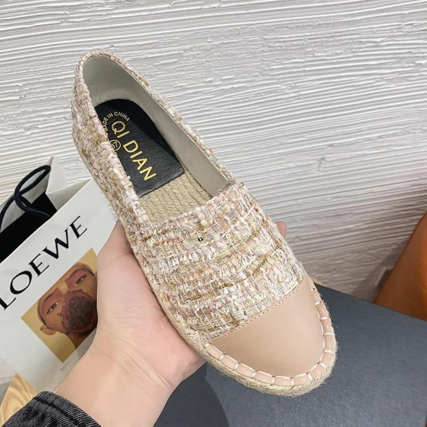 Marieke | Platte canvas espadrilles met leren patch in de kleur Bruin voor dames in Beach stijl ideaal voor de zomer.