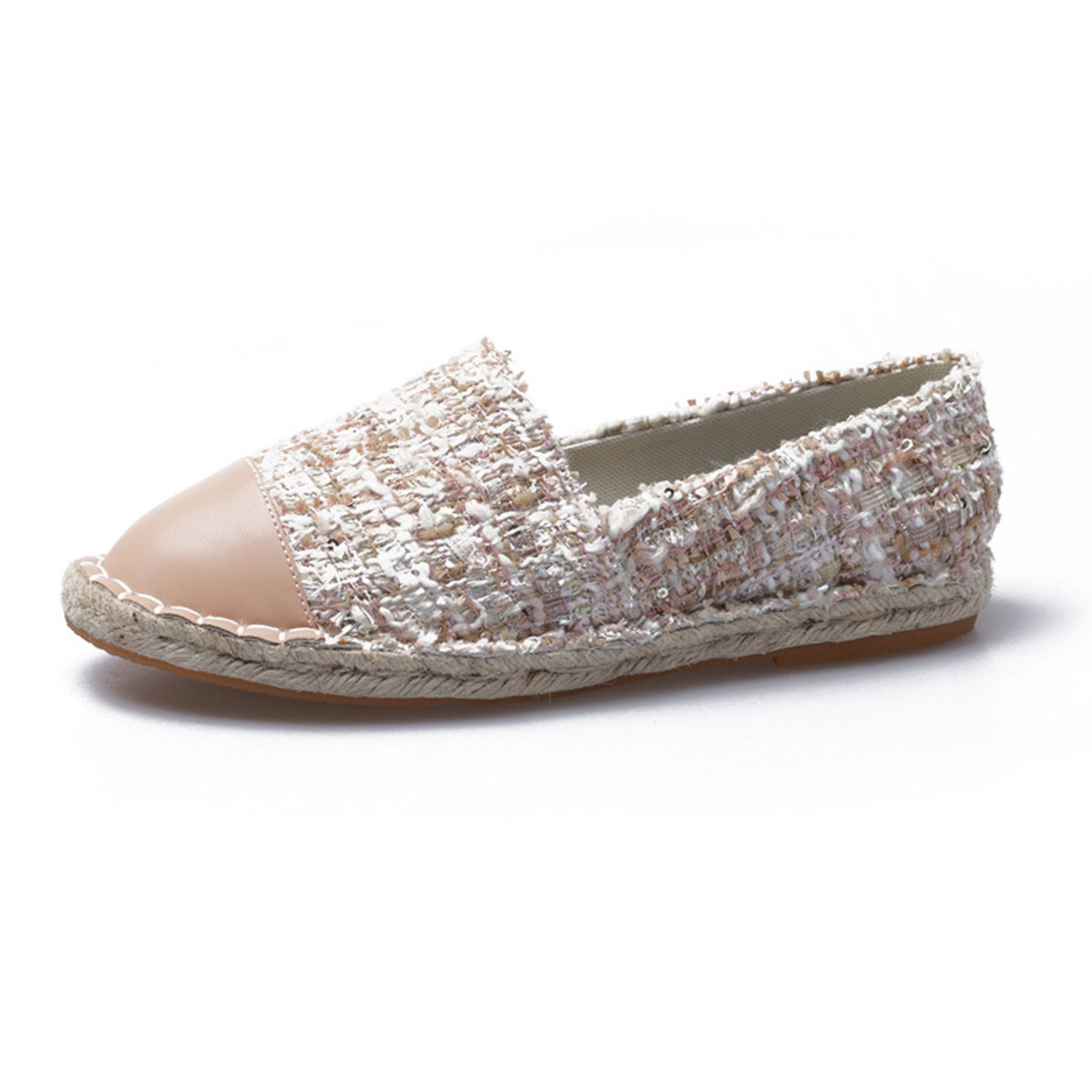 Marieke | Platte canvas espadrilles met leren patch in de kleur Bruin voor dames in Beach stijl ideaal voor de zomer.