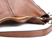 Martina Hobo Tas | Elegant & Vintage in de kleur Rood voor dames in Heritage stijl geschikt voor alle seizoenen.