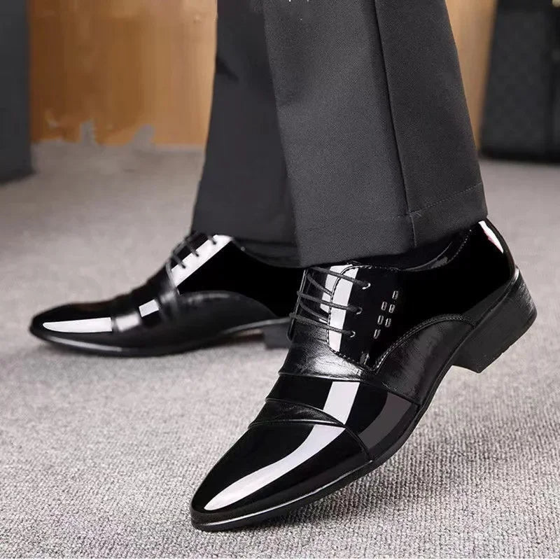 Matthijs | Grote formele lakschoenen in de kleur Zwart voor heren in stijl geschikt voor alle seizoenen.