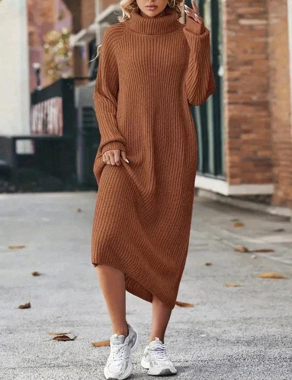 Maud | Gebreide lange jurk in de kleur Bruin voor dames in stijl ideaal voor de herfst.