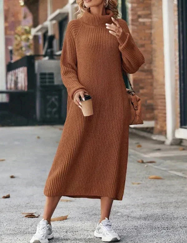 Maud | Gebreide lange jurk in de kleur Khaki voor dames in stijl ideaal voor de herfst.